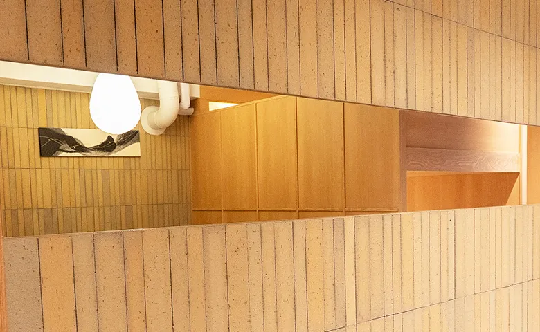 Villa Customa 上野:2F:《 禅 》ZENの壁 部屋デザインは階ごとに異なります