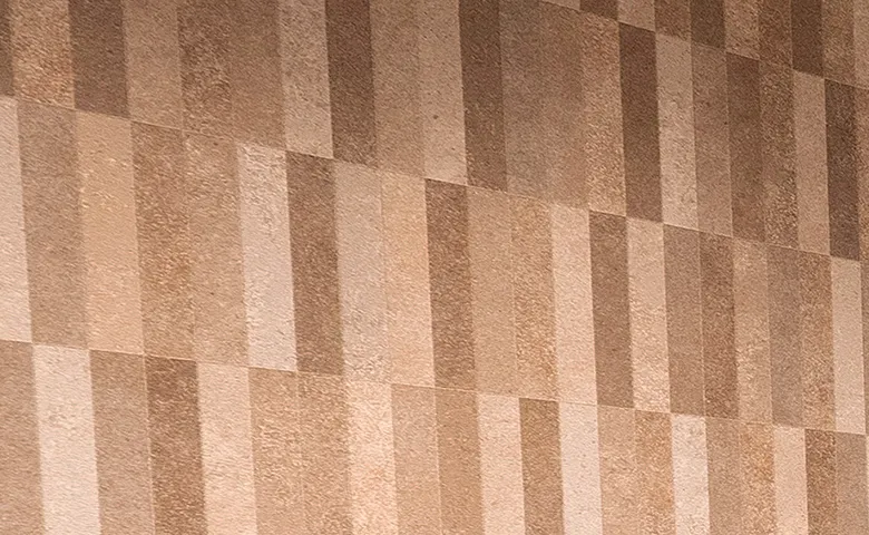 Villa Customa 上野:4F:《 蔵 》KURAの壁 部屋デザインは階ごとに異なります