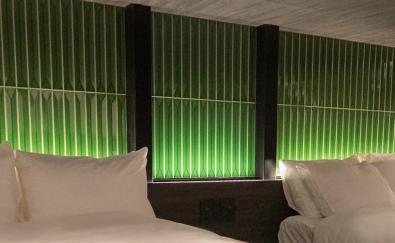 Villa Customa 上野:5F:《 翠 》SUIの壁 部屋デザインは階ごとに異なります