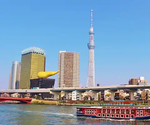 スカイツリーとアサヒビール本社のフラムドール / 浅草